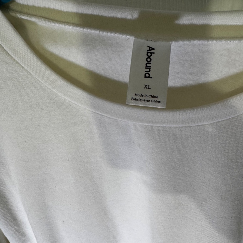 Abound Crop Cream Women's Sweatshirt Size Large